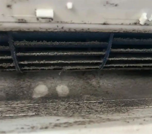 阿拉山口空调吹的风有股烧焦味是怎么回事